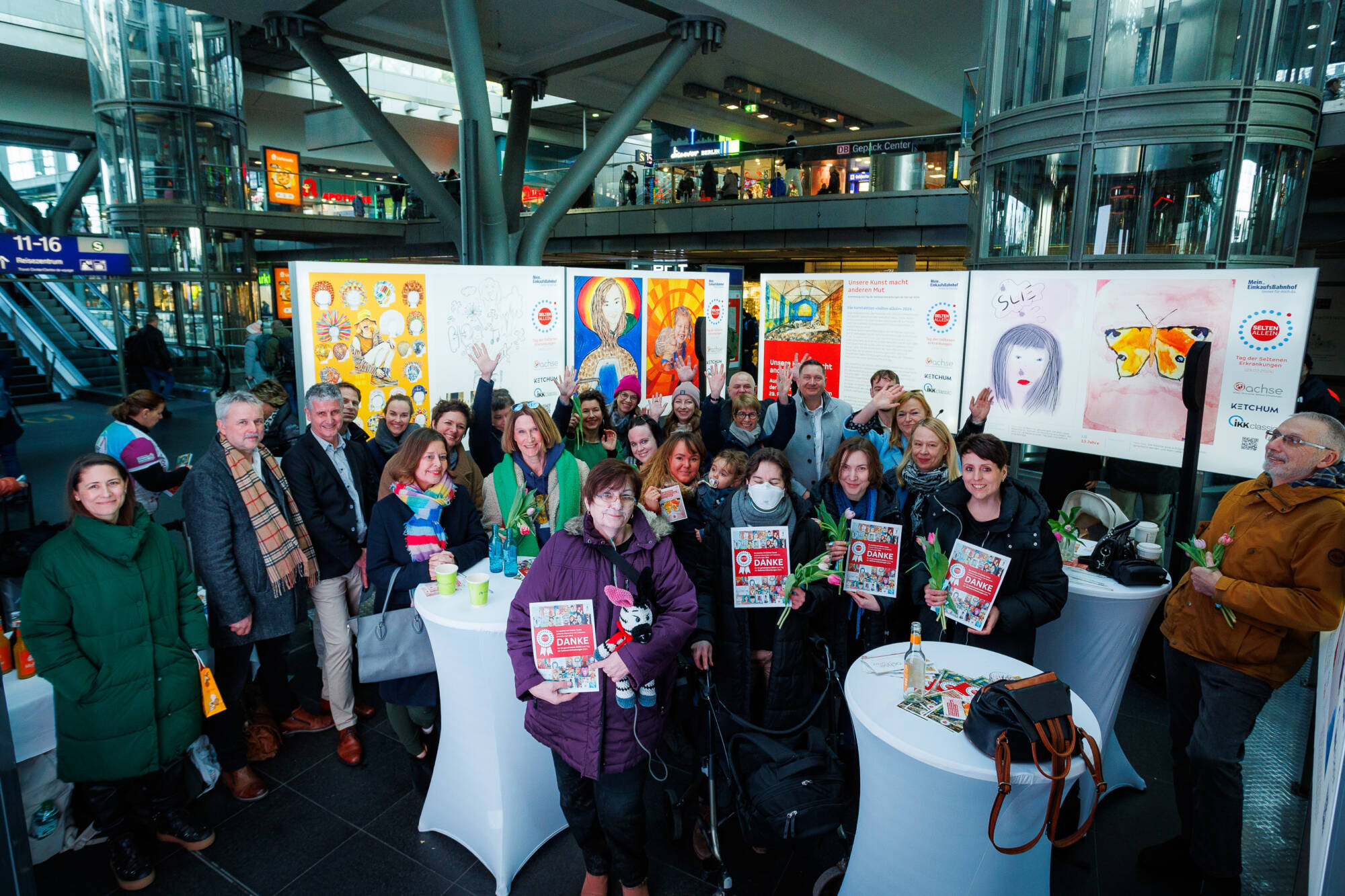 Eröffnung Selten allein 2023 Hbf Berlin