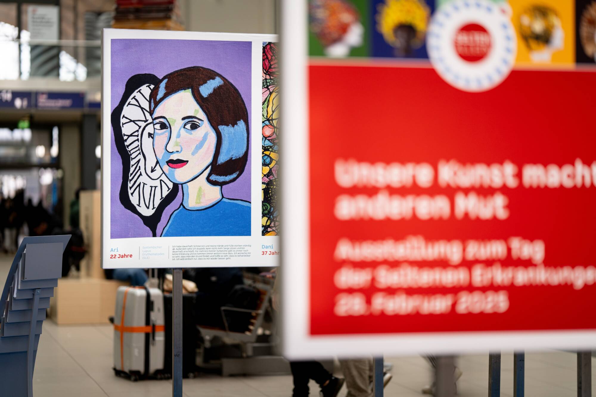 Blick in die Ausstellung Selten allein