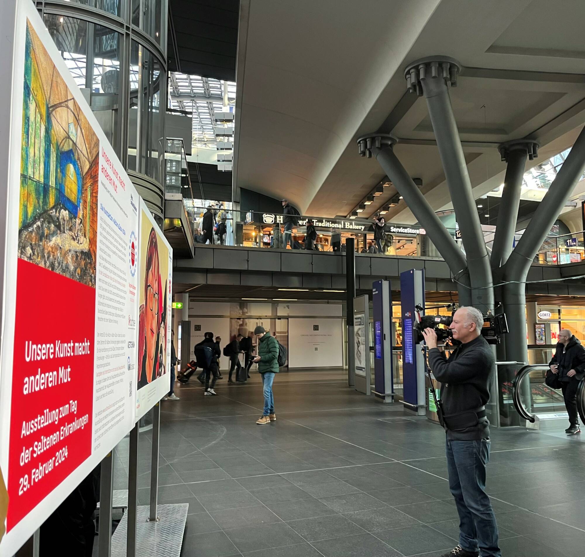 rbb berichtet über Ausstellung Selten allein