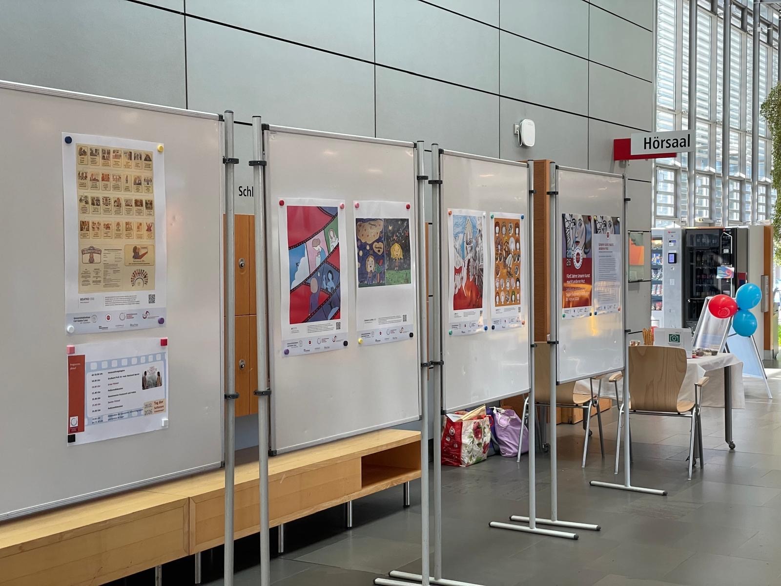 Ausstellung Selten allein in der Uni Dresden