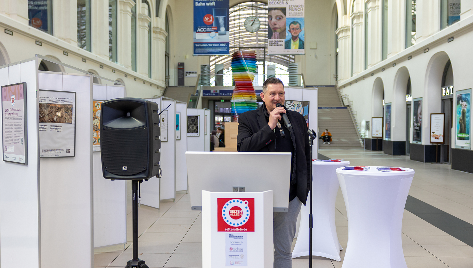 Alexander Pravida eröffnet die Ausstellung Selten allein